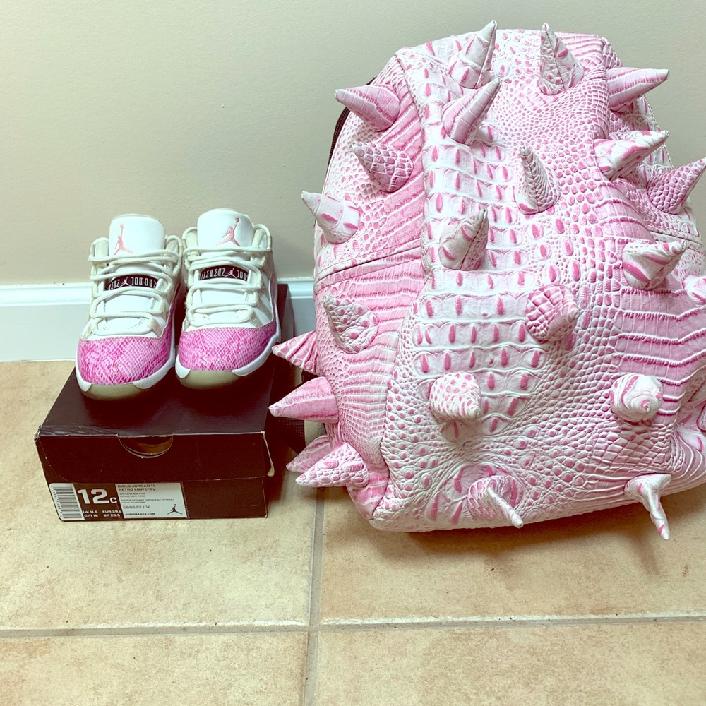 Nike Air Jordan 11 Retro Low Snake W/ Spike Bag